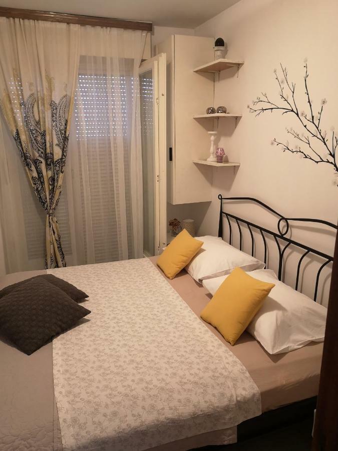 Appartement Apartman Mera à Zadar Extérieur photo